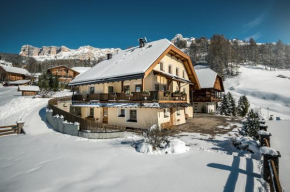 Гостиница Taela Apartments, Бадия